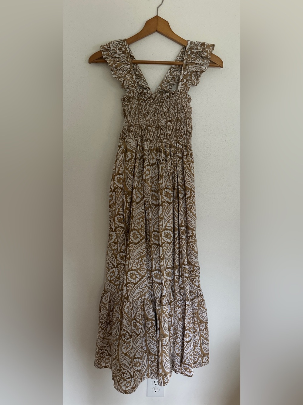 Boho Ruffle-Sleeve Maxi Dress in Tan and White